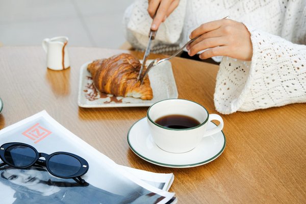 Brillez en grande tenue : 10 astuces incontournables pour sublimer votre élégance en robes longues dans les événements de prestige